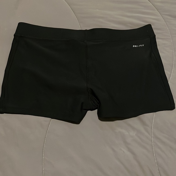 Nike performance shorts - Picture 2 of 3